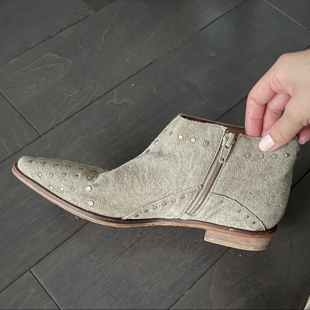 Free People suede ankle boots (like new)